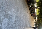 北京路绿春小区人行道地砖坏了